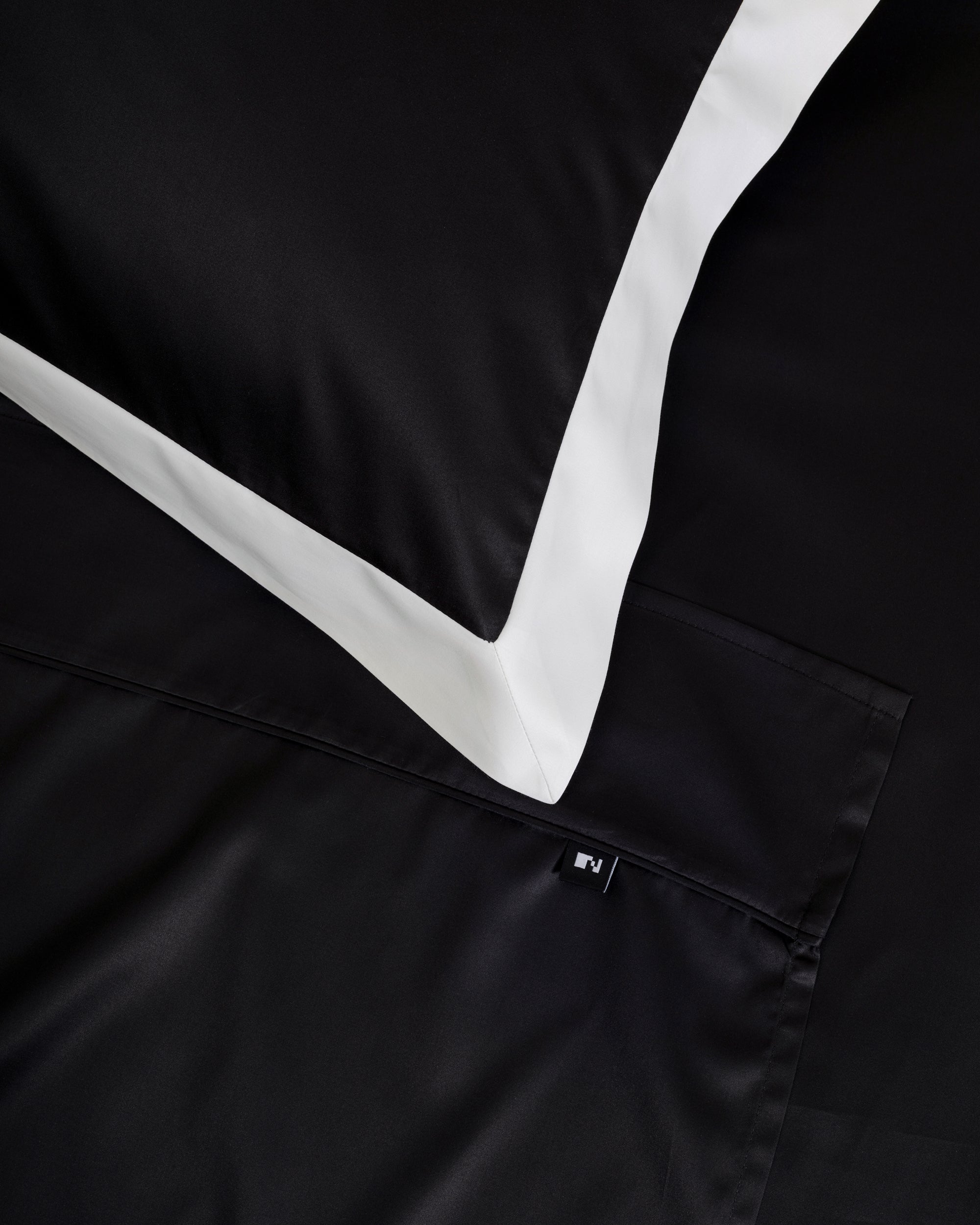 Wide Black White Stroke Flat Sheet