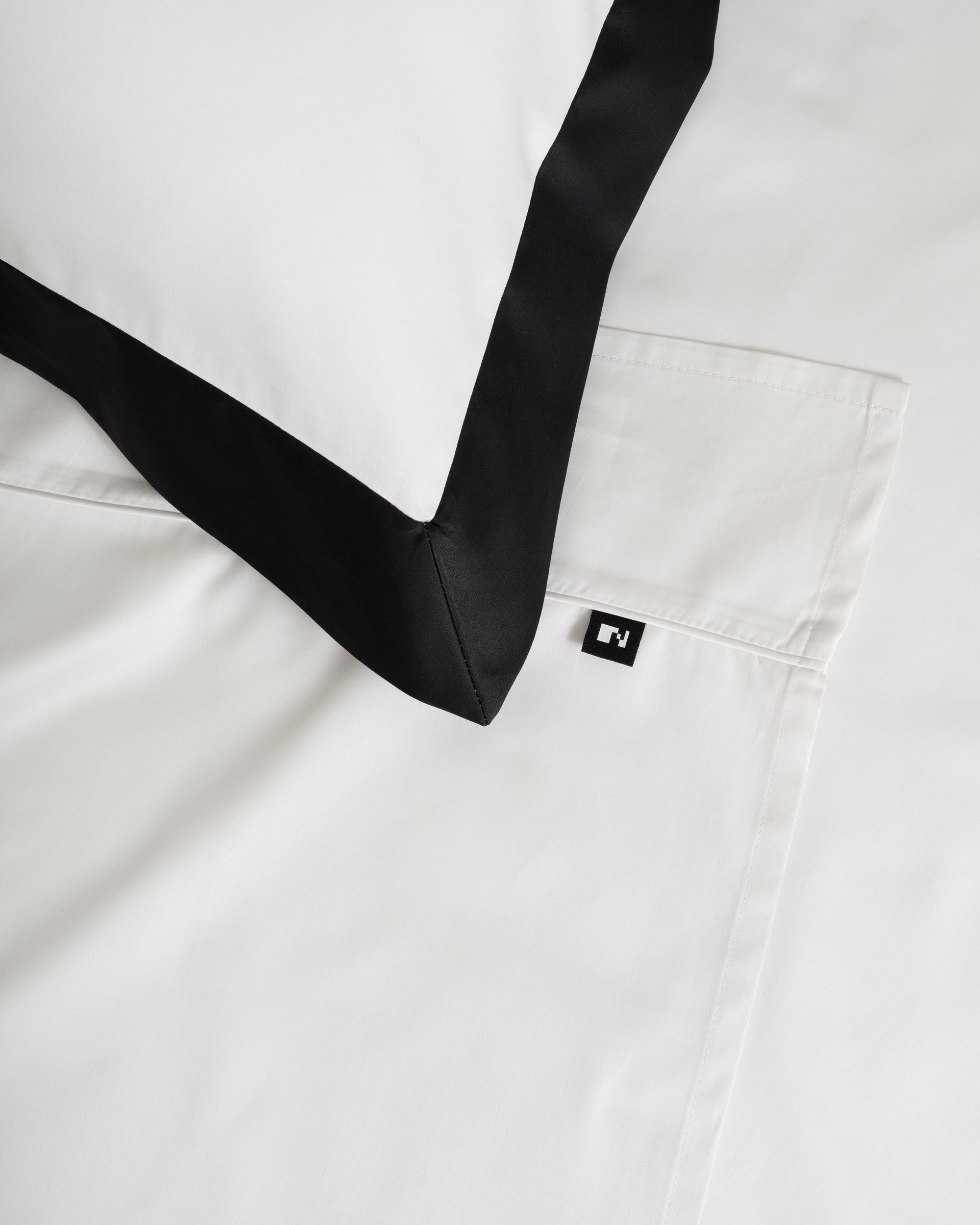 Wide White Black Stroke Flat Sheet